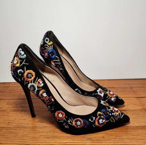 5/$100 SALE -  Vintage Embroidered Floral Nicole Miller Beaded Suede Stilettos - Picture 8 of 12